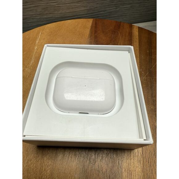 Replacement Apple Airpods Pro A2700 2nd Gen Charging Case W/box. USB- - Picture 5 of 6